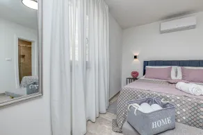 Rooms Nilda  / Luxury Double Bedroom No.1 - Image 4