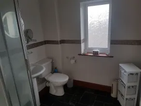 Maison spacieuse, à seulement cinq minutes à pied de la plage, parfaite pour les familles / surfeurs - Image 3