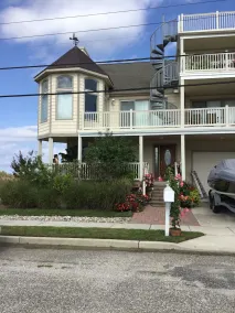 Stunning home in Wildwood, central to everything w/ bay views and roof top deck - Image 5