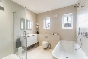 LUXURY HOME - CENTRAL WINDSOR, GATED PARKING - By Tempstay - Image 2