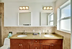 Deluxe 5BR Home near Beach - Image 2