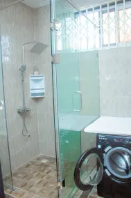 Lovely 1-Bedroom home in Tema - Community 3 - Image 4