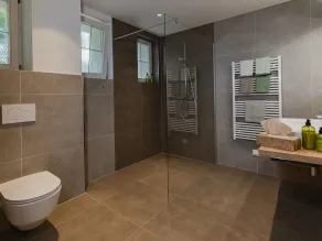 Apartment, shower or bath, toilet, good as new - Image 3
