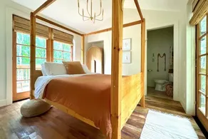GloCabin, Romantic Forest Escape on 32 Private Acres + Hot Tub + Trails - Image 4