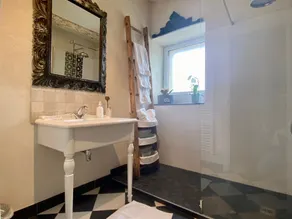 Charmantes Ferienhaus mit beheiztem Pool und WLAN - 2 Schlafzimmer - Image 2