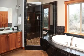 Modern Farmhouse (Lower Floor only) with Hot Tub and Games Room - Image 4