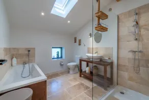 Luxury 1 bd gite. Rural & Peaceful. Eymet just 5 mins away. Dedicated work space - Image 2