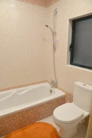 Modern 3 bedroom apartment with communal pool Sleeps 8 - Image 4