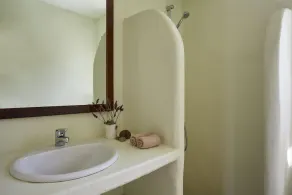 Spacious 6 bdrm Stone Villa with Pool - Image 3