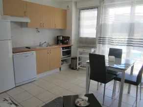 T2 - 40 m2 stehend, Design, gesicherter Pool und privater Parkplatz, Grundstück mit Garten - Image 5