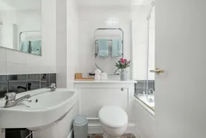 Love from Chelsea 1 bedroom Super Location Sloane Avenue SW3 Sleeps 1-6 - Image 2