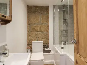 PENISTONE VIEW, pet friendly, character holiday cottage in Oxenhope - Image 2