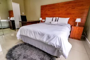 6-9 bedroom house for group trips - Image 4