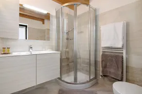 Chalet Rustico Borgo Vico: Lake View, Terrace, Parking – Cyclists Welcome! - Image 4