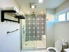 Remodeled 3BR Home, 4-Car Parking, Sleeps 10, Silicon Valley - Image 3