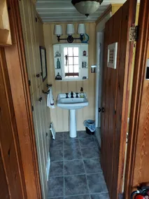 Come Enjoy this Cozy Cottage and Relax - Image 2