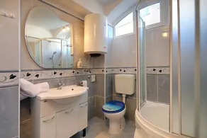 Oberhalb des Limfjords liegt diese Ferienwohnung mit Pool, Terrrasse und Grillplatz - Image 2
