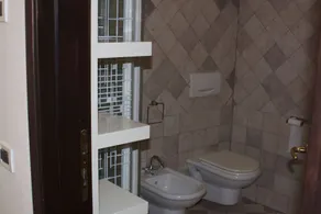 And airy apartment in the historic center -Wi Fi- Air Conditioning - Image 5