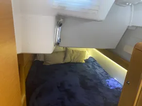 Relax and enjoy life’s simple pleasures! Come stay on a 52ft yacht - Image 5