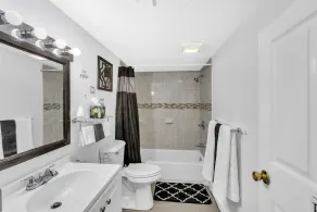 Lovely PET FRIENDLY three bedroom in desirable Urbandale Location! home - Image 4