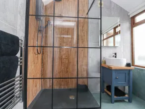 THE LODGE, pet friendly, luxury holiday cottage in Newby Bridge - Image 2