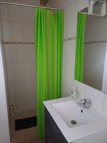 Pleasant gite for 3, in private grounds with swimming pool - Image 3