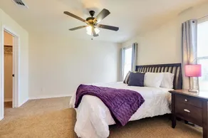 20% OFF Updated 3BR 2.5BTH Townhome - Pet-friendly - Fast WiFi-Driveaway Parking - Image 4