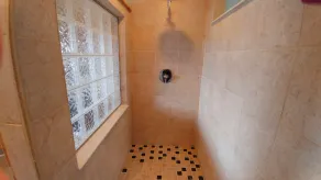 Private Guest Suite, \"Hilltops II\" - Image 5
