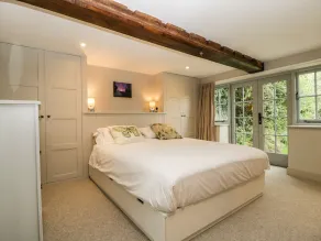 Hillside Cottage - Image 5