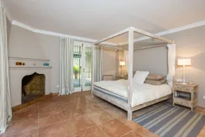Bezauberndes, luxuriöses Einfamilienhaus mit Pool in Strand- und Golfnähe - Image 4