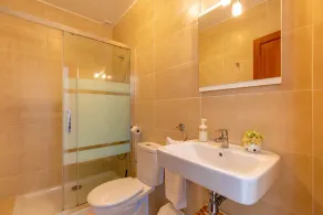 Ground floor apartment near the sea for 5 guests with patio and private bbq - Image 3