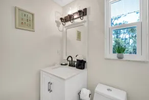 La Niña 5 minutes to Nokomis Beach. Fenced in Yard Pet-Friendly! - Image 3