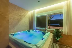 Beachfront Luxury Villa - Image 5