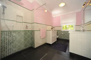 Comfortable villa for 6 people with lake view and beautiful garden - Image 3