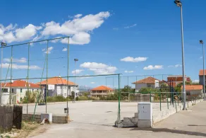 MILE 2 with 2 bedrooms, only 60m from the beach - Image 2
