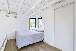 This completely renovated, tastefully decorated bungalow (non-smoking) is located within walking distance (1.5 km) of the Ouddorp beach. - Image 4