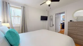 Sonnendurchflutete Wohnung mit 1 Schlafzimmer und 1 Bad in Brookline Village - Image 4