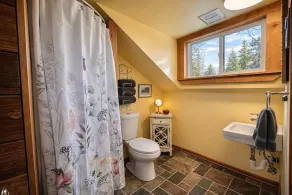 Rockwell Retreat 4 Bedroom Home by NW Comfy Cabins by RedAwning - Image 3