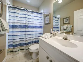 Beautifully appointed 3 bedroom condo with amazing marina views! - Image 4