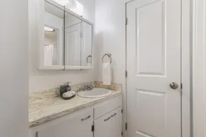 Comfortable Townhouse in Ash Way Lynnwood - Image 2