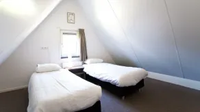 Bungalow with 4 bedrooms, a terrace and sauna - Image 4