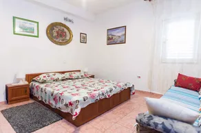Holiday apartment with air conditioning and sea view - Image 4