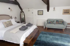 Romantic Farmhouse Apartment nr Bath and Bristol with hot tub - Image 5