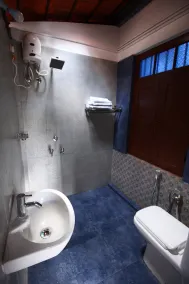 Ingedam- cosy double bedroom in Trivandrum city - Image 3