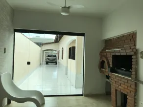 House with 5 bedrooms. It accommodates families with children, and up to 6 cars. - Image 3