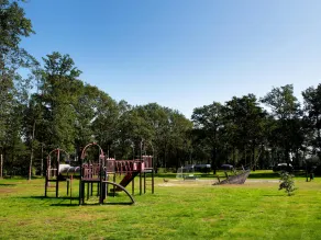 Chalet on a beautiful park in Drenthe - Image 2