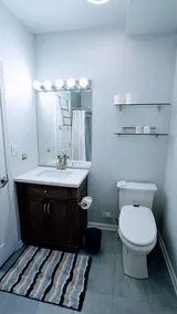 Remodeled West Loop Apartment Near United Center - Image 5