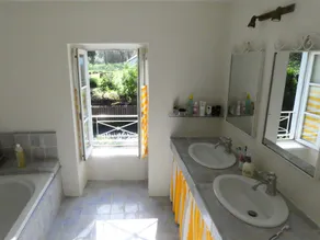 Charming lodging with a garden—perfect for a vacation with family or friends - Image 5
