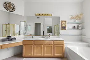 Glendale Golf Community Getaway - Image 3