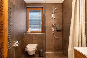 Apartamento de diseño Au con vistas a la montaña, balcón y Wi-Fi - Image 4